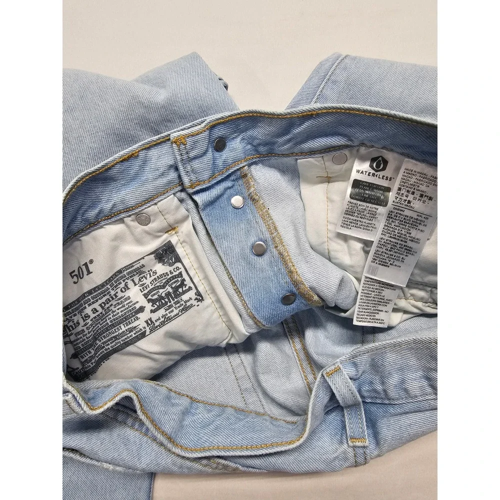 Levis 501 Original Fit Jeans Light Wash Straight Leg Denim Blue Mens 32x31 - Picture 11 of 11